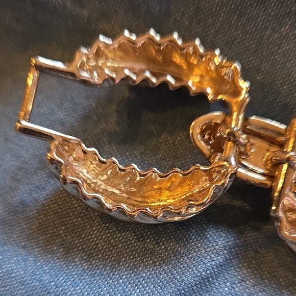 Kenneth Jay Lane Gold Textured Bracelet - Picture 4 of 5